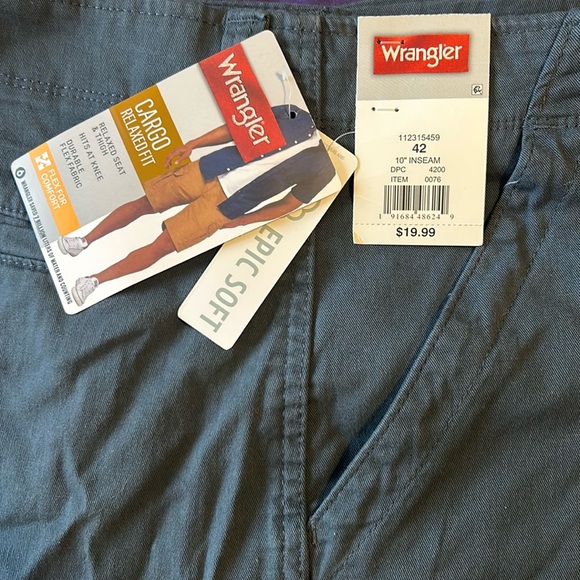 NWT Men’s Wrangler Cargo Relaxed Fit Cargo Shorts - Picture 1 of 5